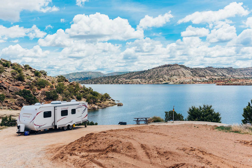 An RV in front of a beach at Alcolva Reservoir in Wyoming