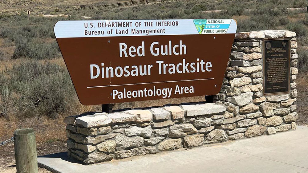 Sign of Red Gulch Dinosaur Tracksite, a stop outside of Worland, Wyoming 
