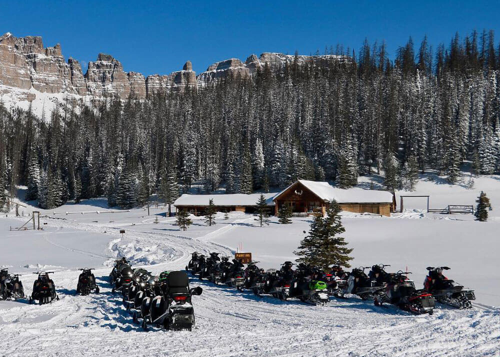 Cozy Winter Cabins & Holiday Lodges at Yellowstone National Park